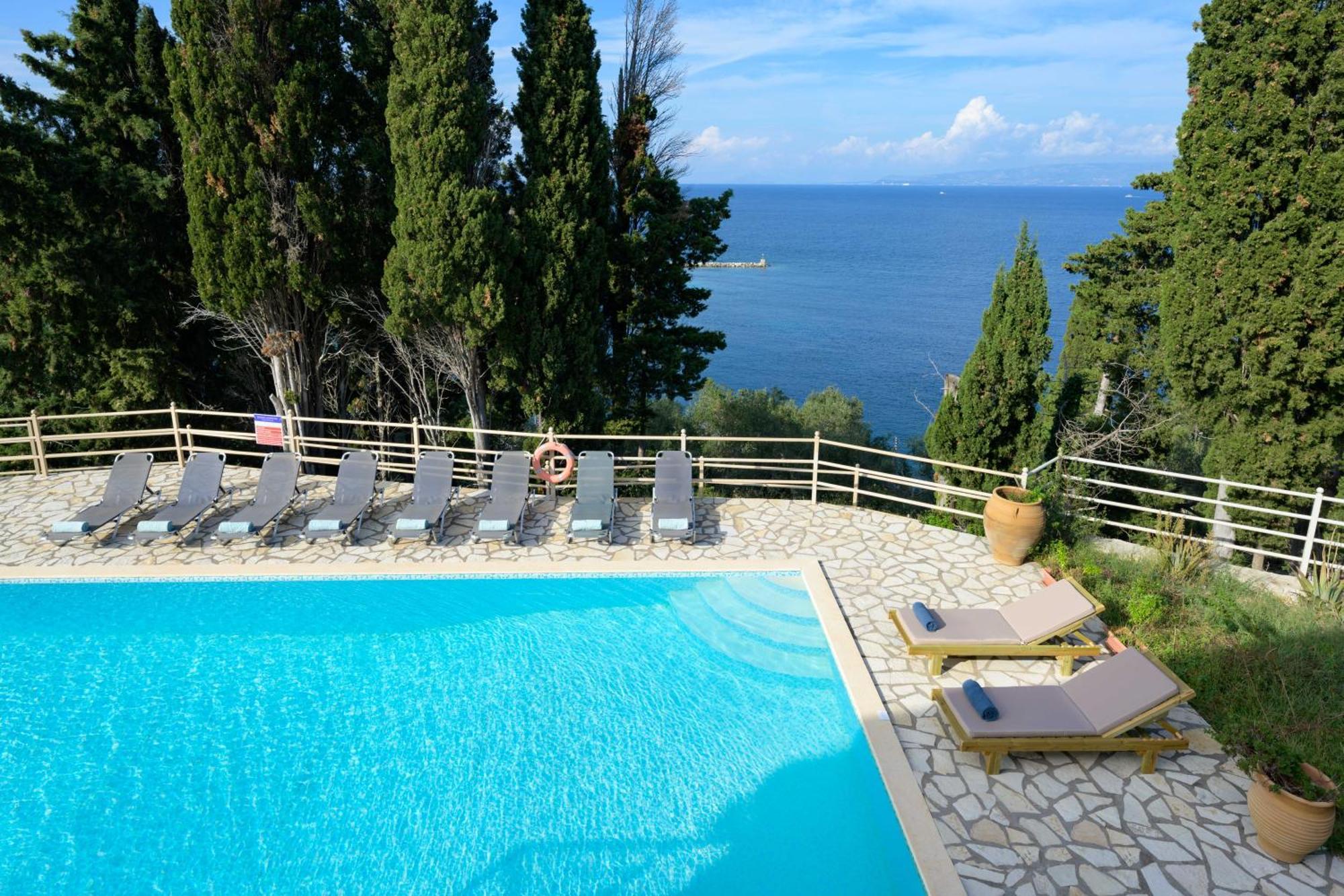 Pangolas Paxos Apartment