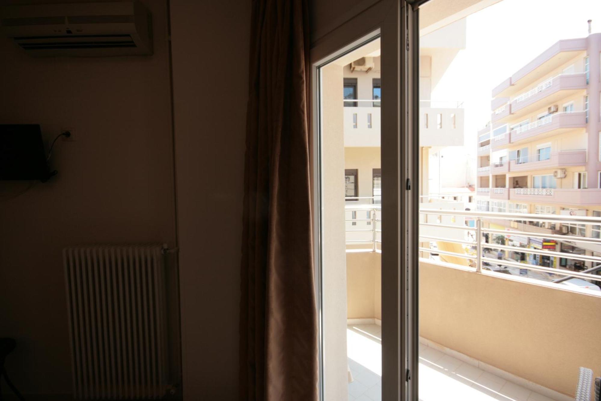 Kronos Hotel