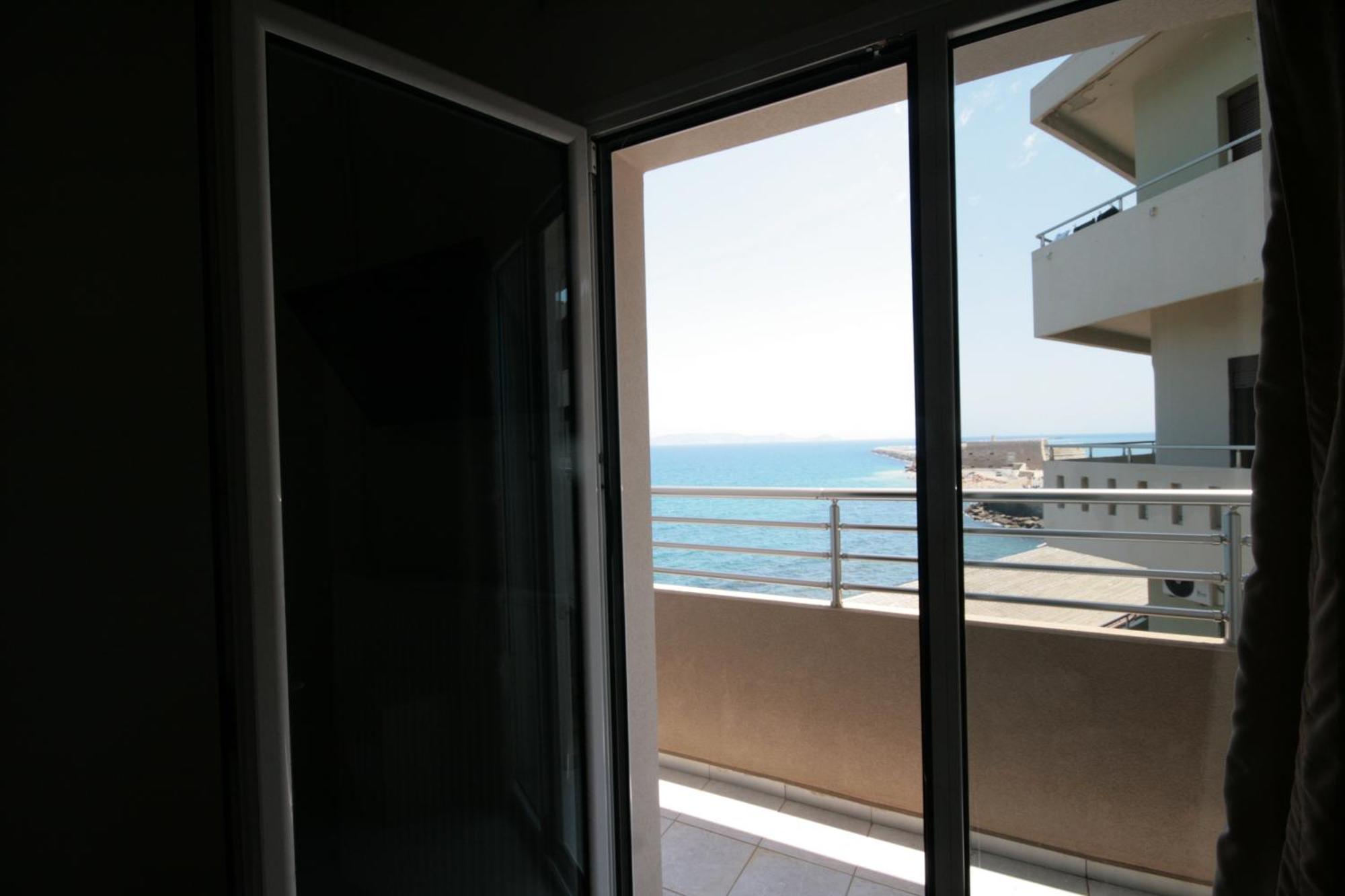 Kronos Hotel 2*