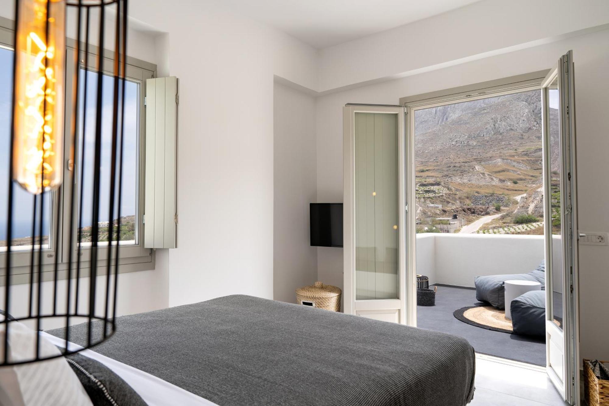 Maeva Santorini * Pyrgos Kallistis