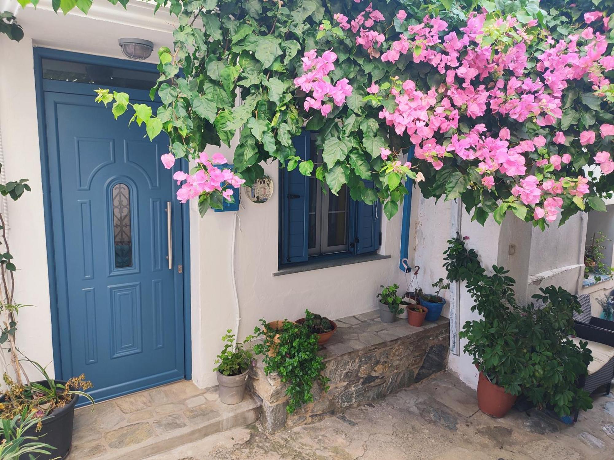 Kastro House *
