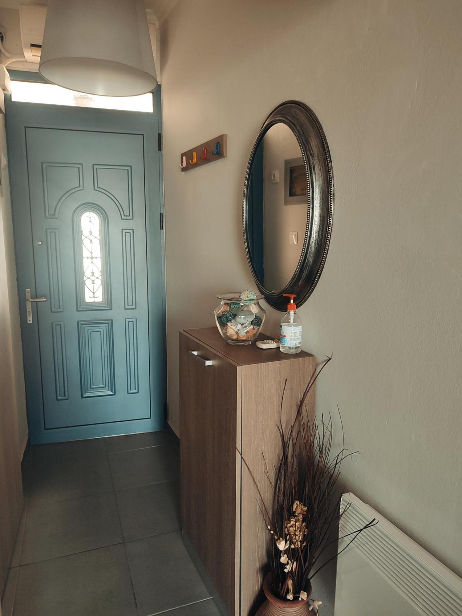 Kastro House *