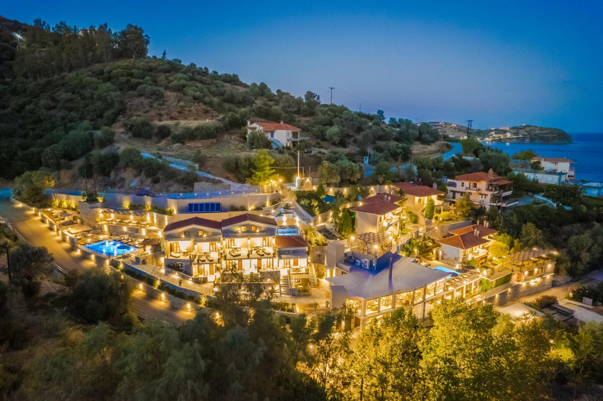 Aparthotel Paramithenio Village & *
