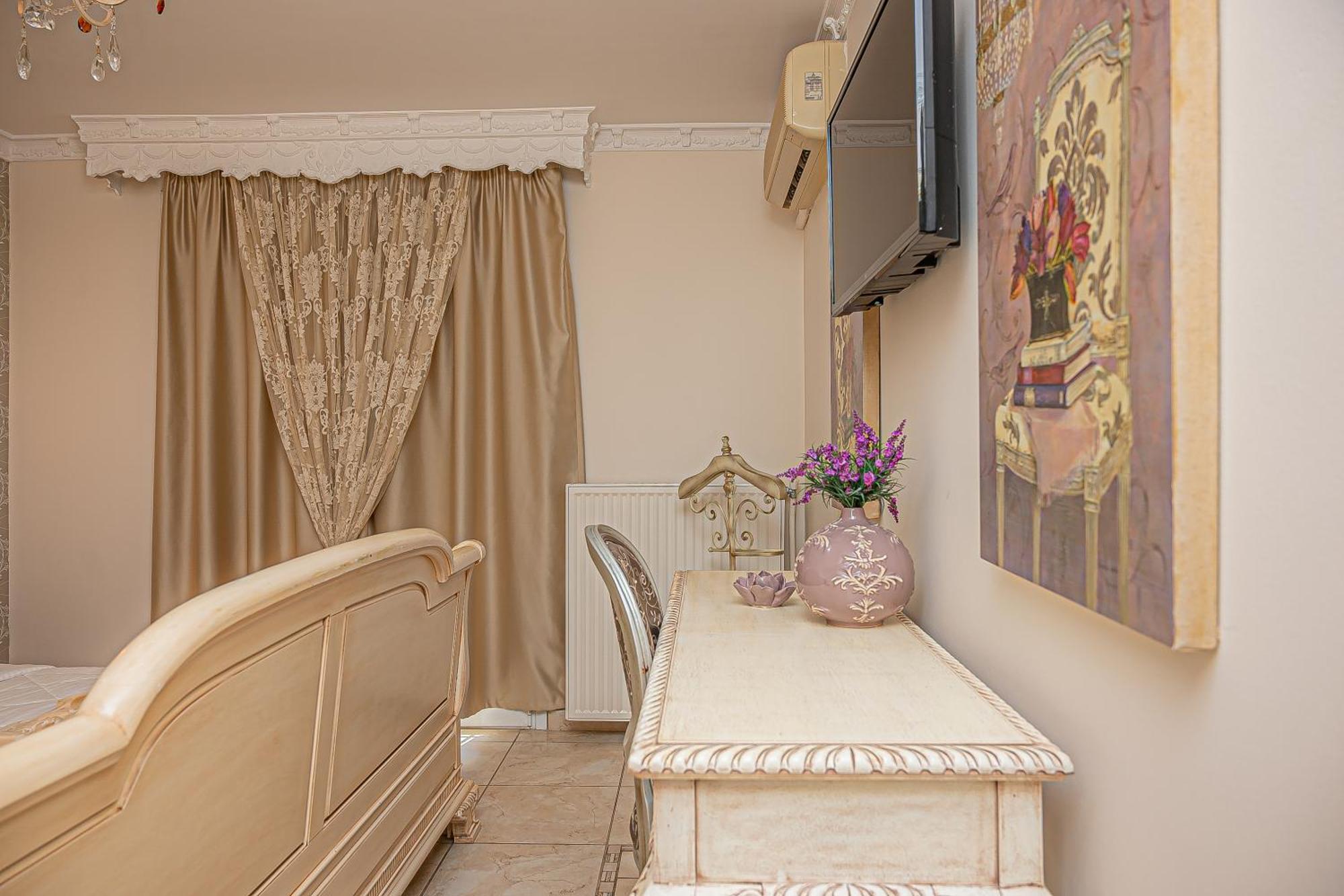 Parthenon Art Hotel 3*