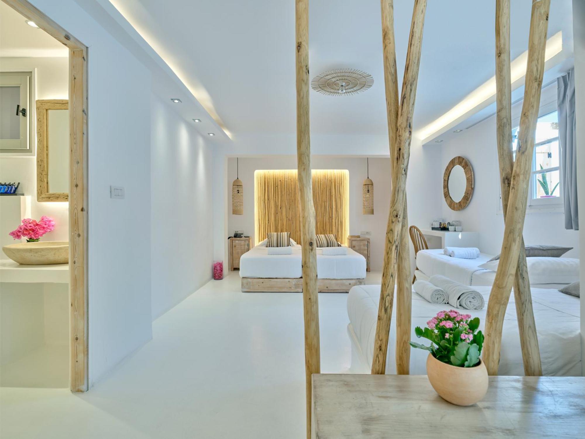 Zefi & 4* Naousa (Paros)