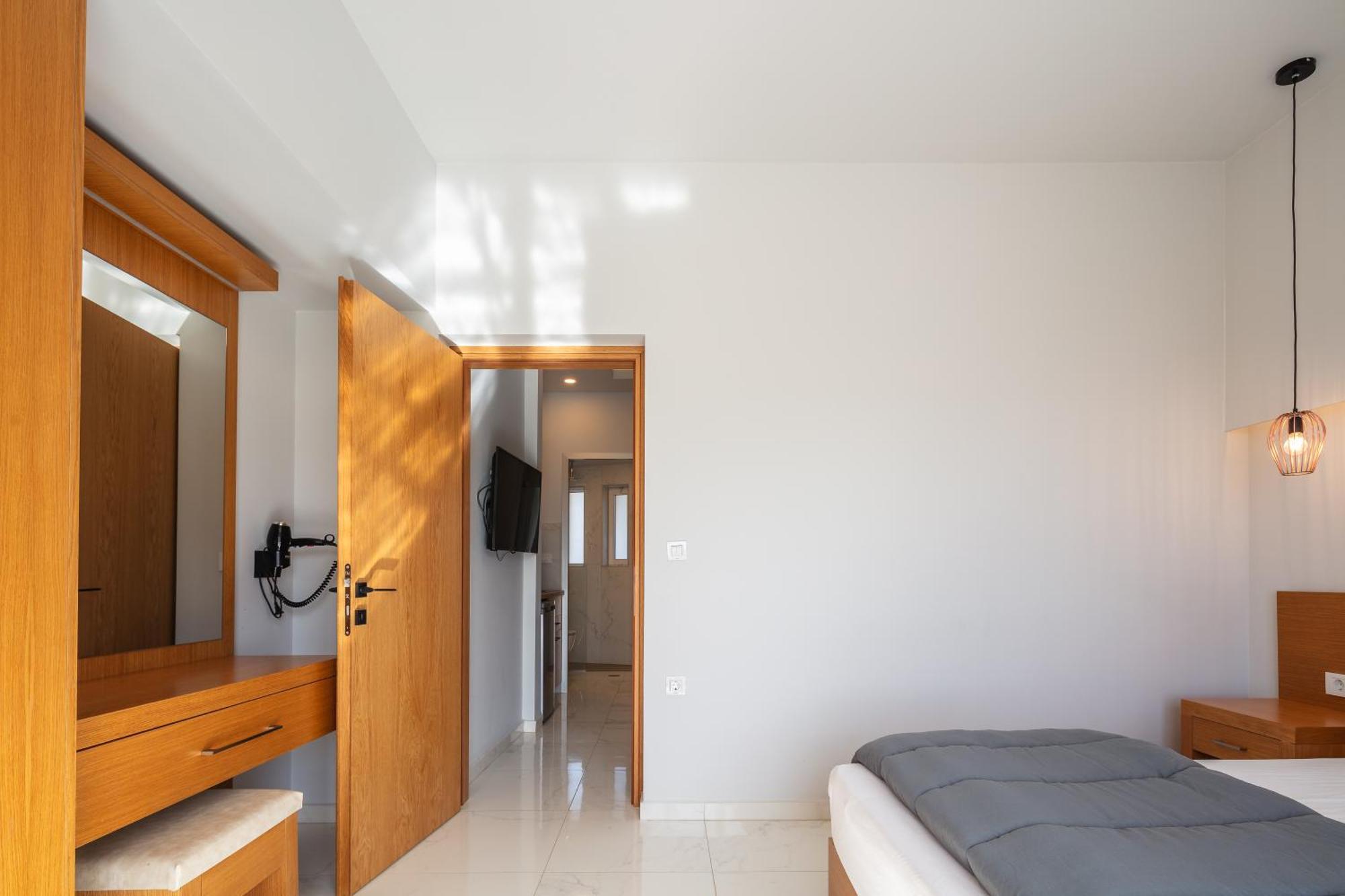 Bay Aparthotel 2*
