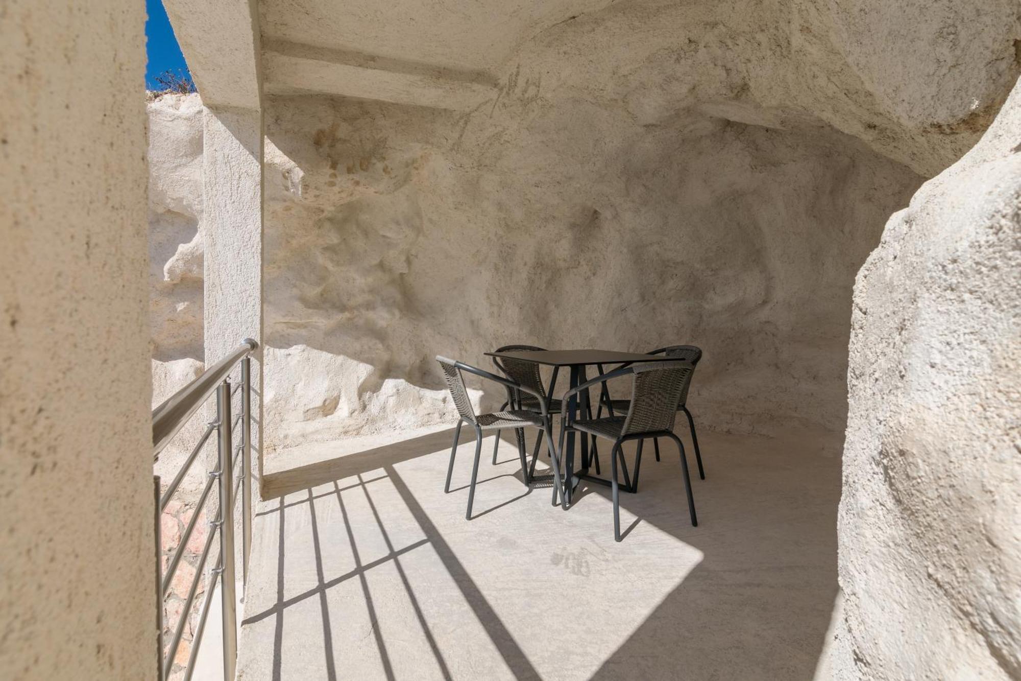 Thiopetra Villa Triovasalos