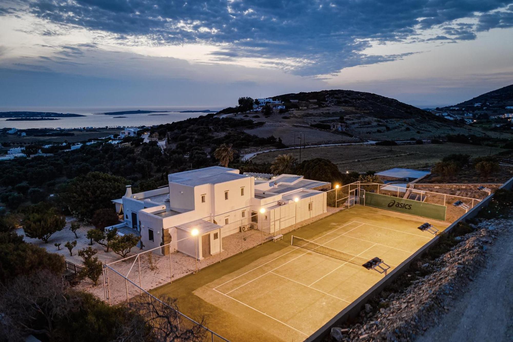 Phos * Parikia (Paros)