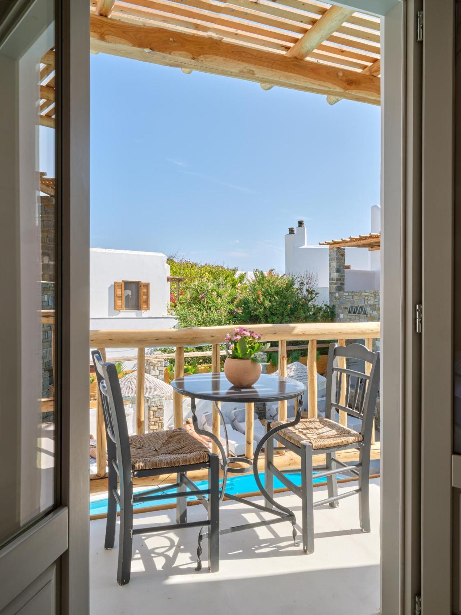 Zefi & 4* Naousa (Paros)