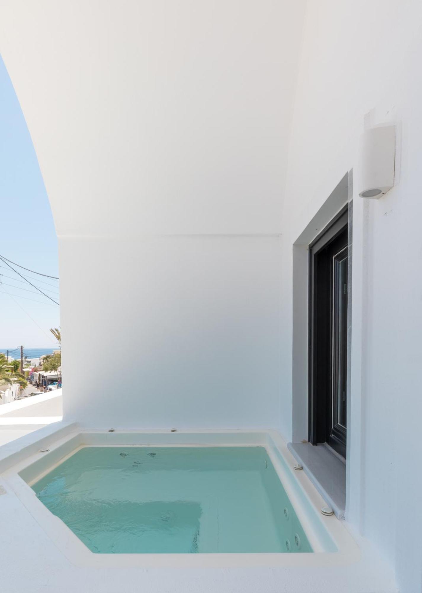 Nostos Kamari (Santorini)