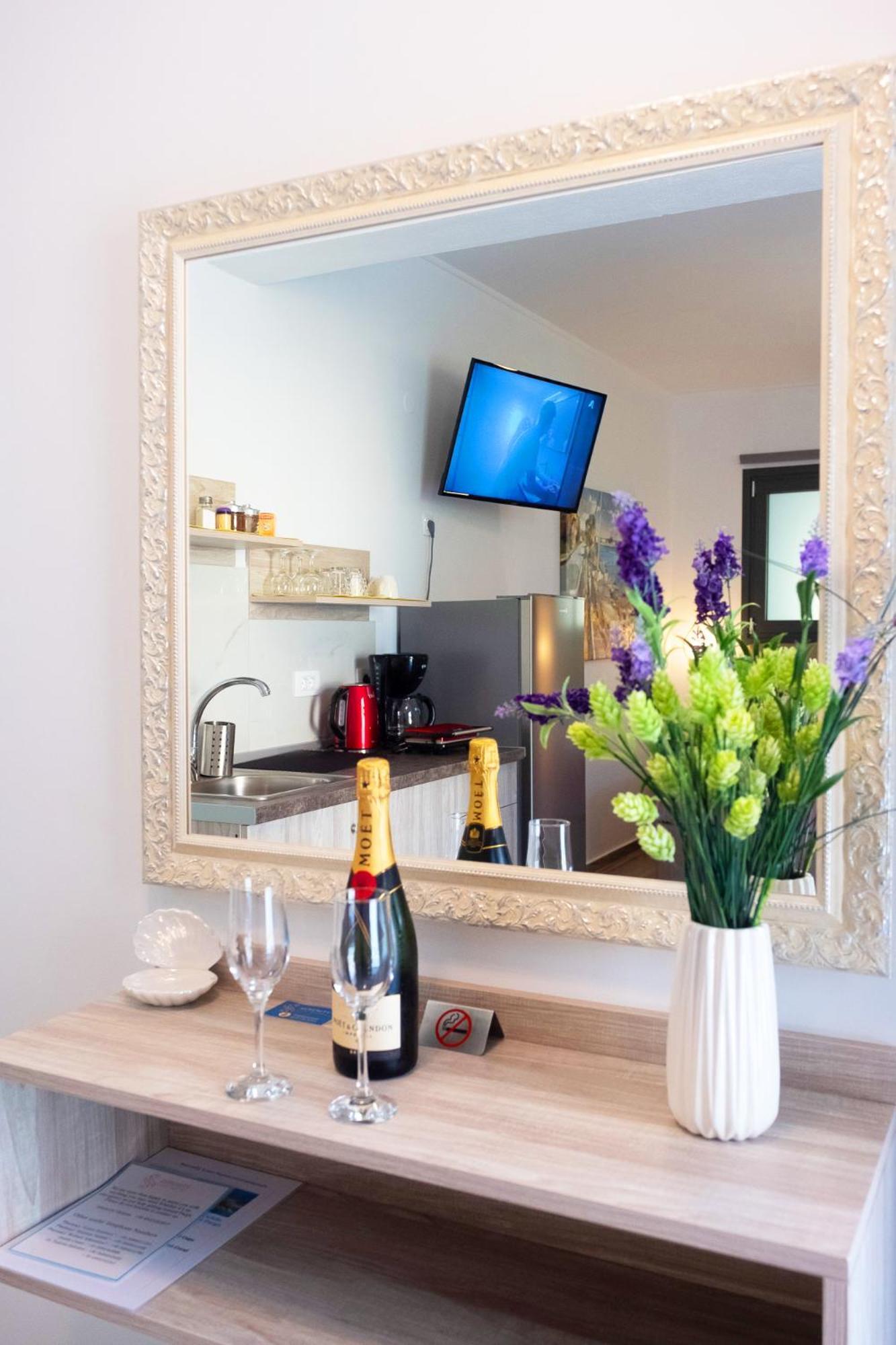 Serenity Luxe Aparthotel Parga