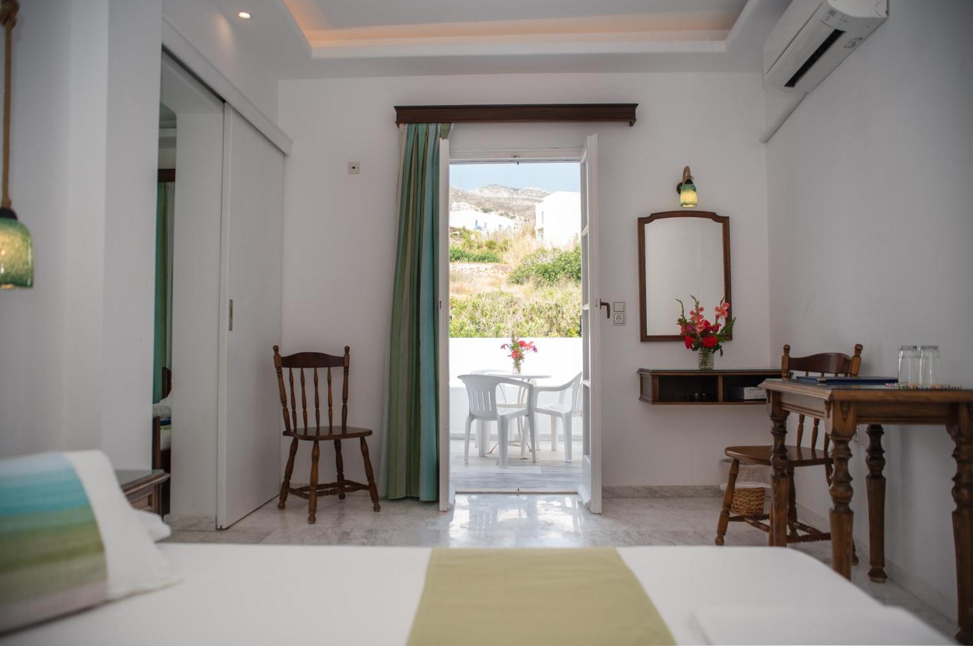 Hotel Adonis Naxos 2*
