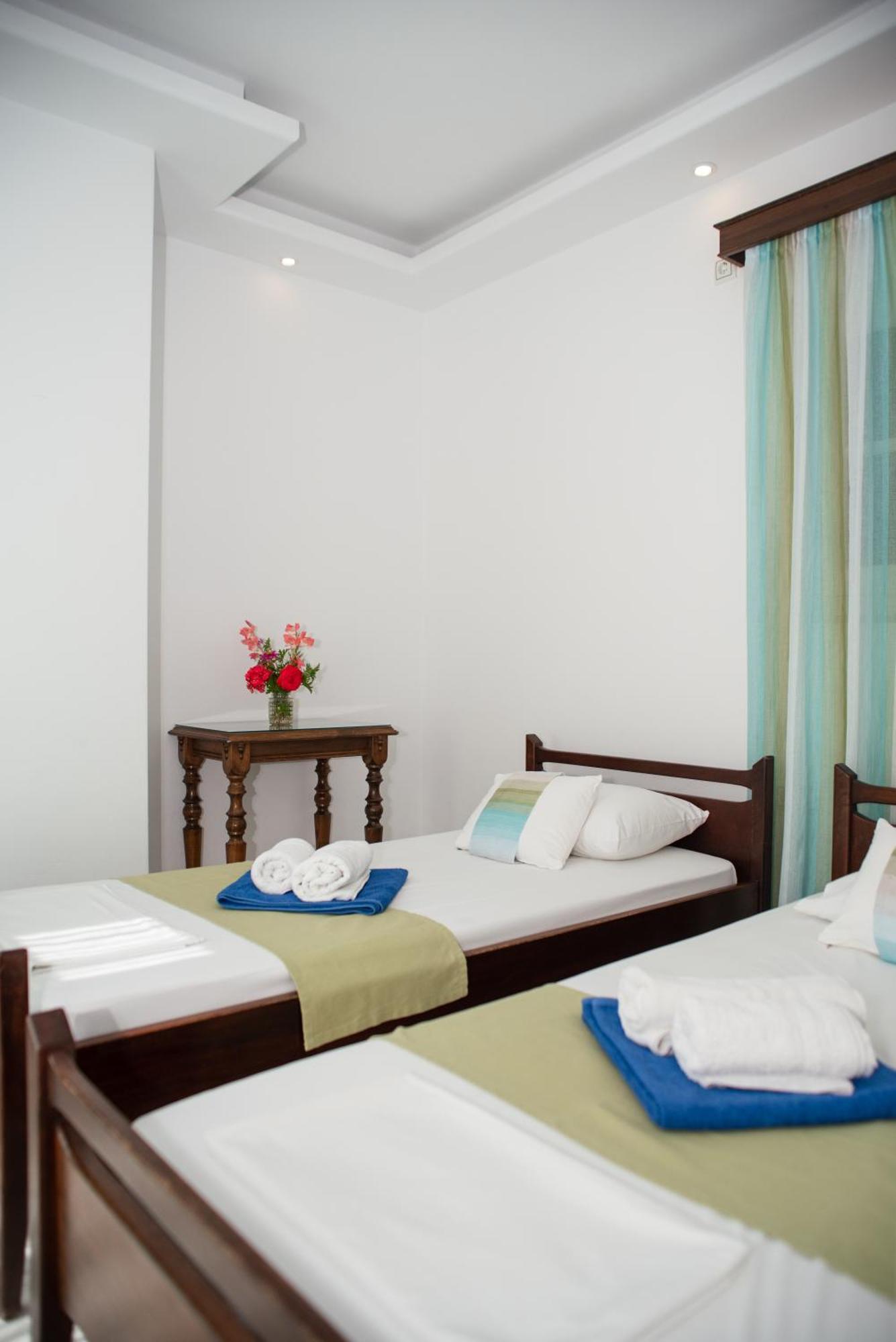 Adonis Naxos 2* Apollon (Naxos)