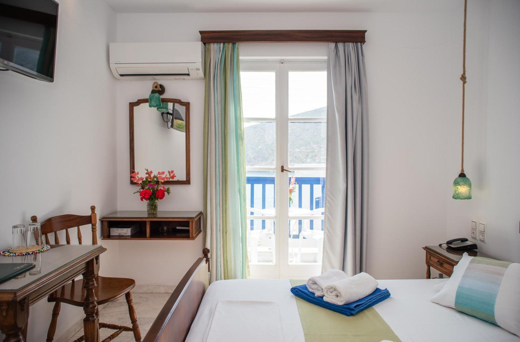 Hotel Adonis Naxos 2*