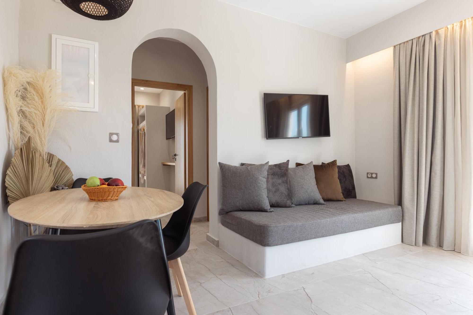 Finest -seaside With Private Swimming Pool- *