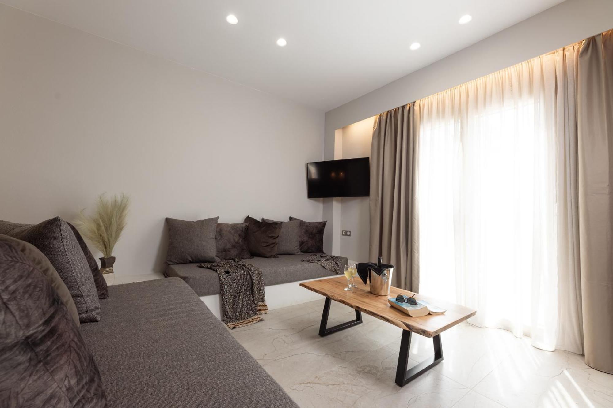 Finest -seaside With Private Swimming Pool- Villa