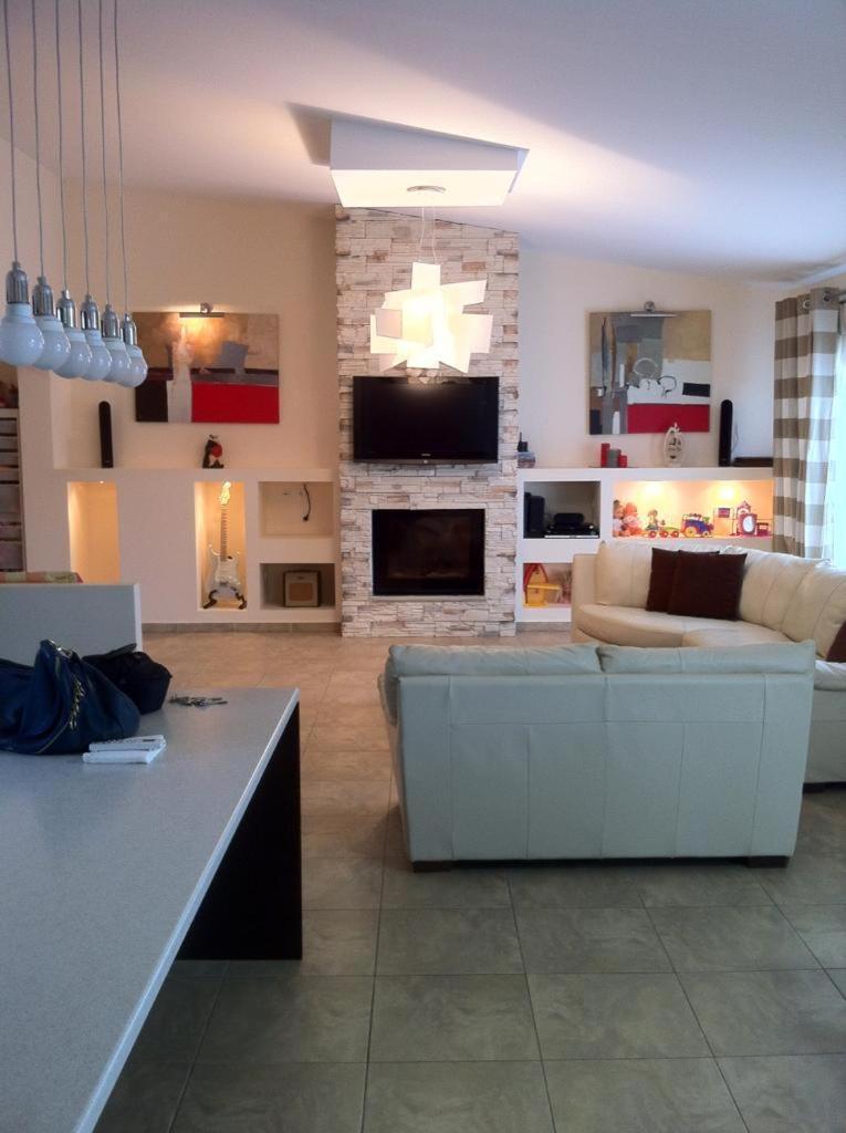 Luxurious 6 Bedroom In A Great Location Villa Chalkida