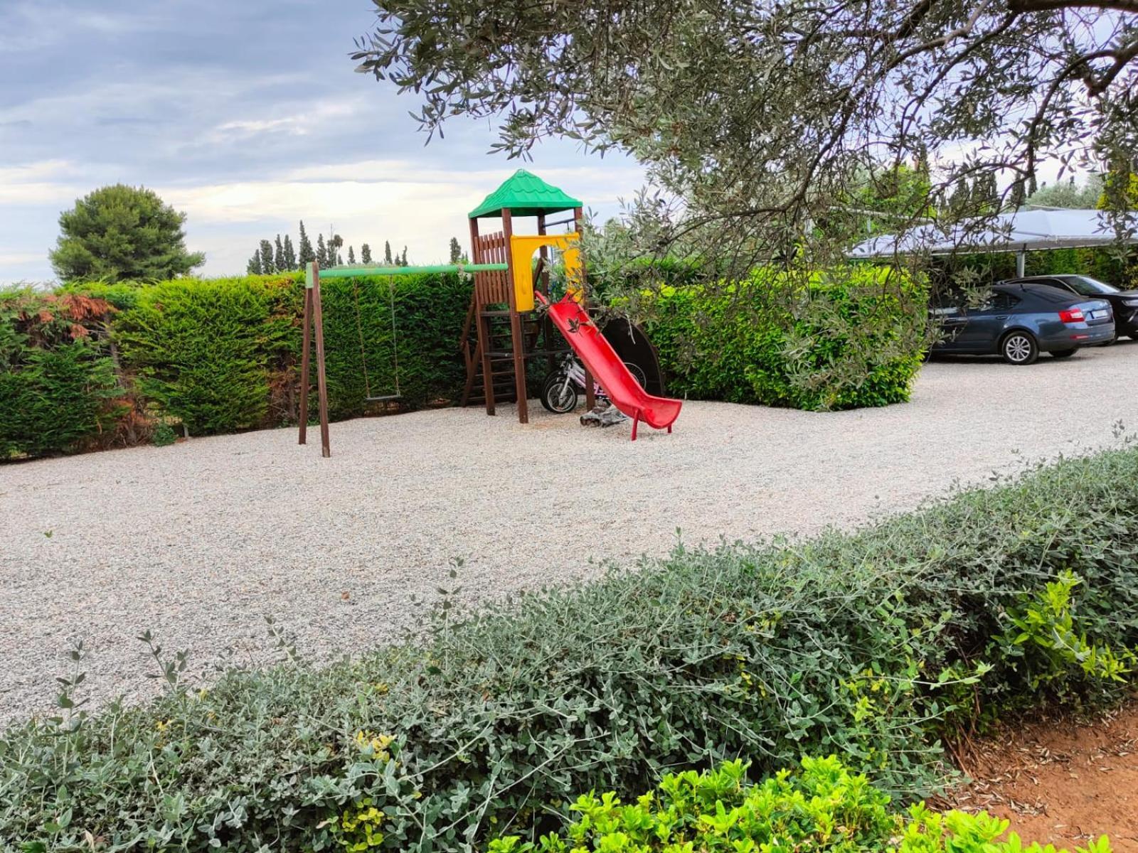 Luxurious 6 Bedroom In A Great Location Villa *