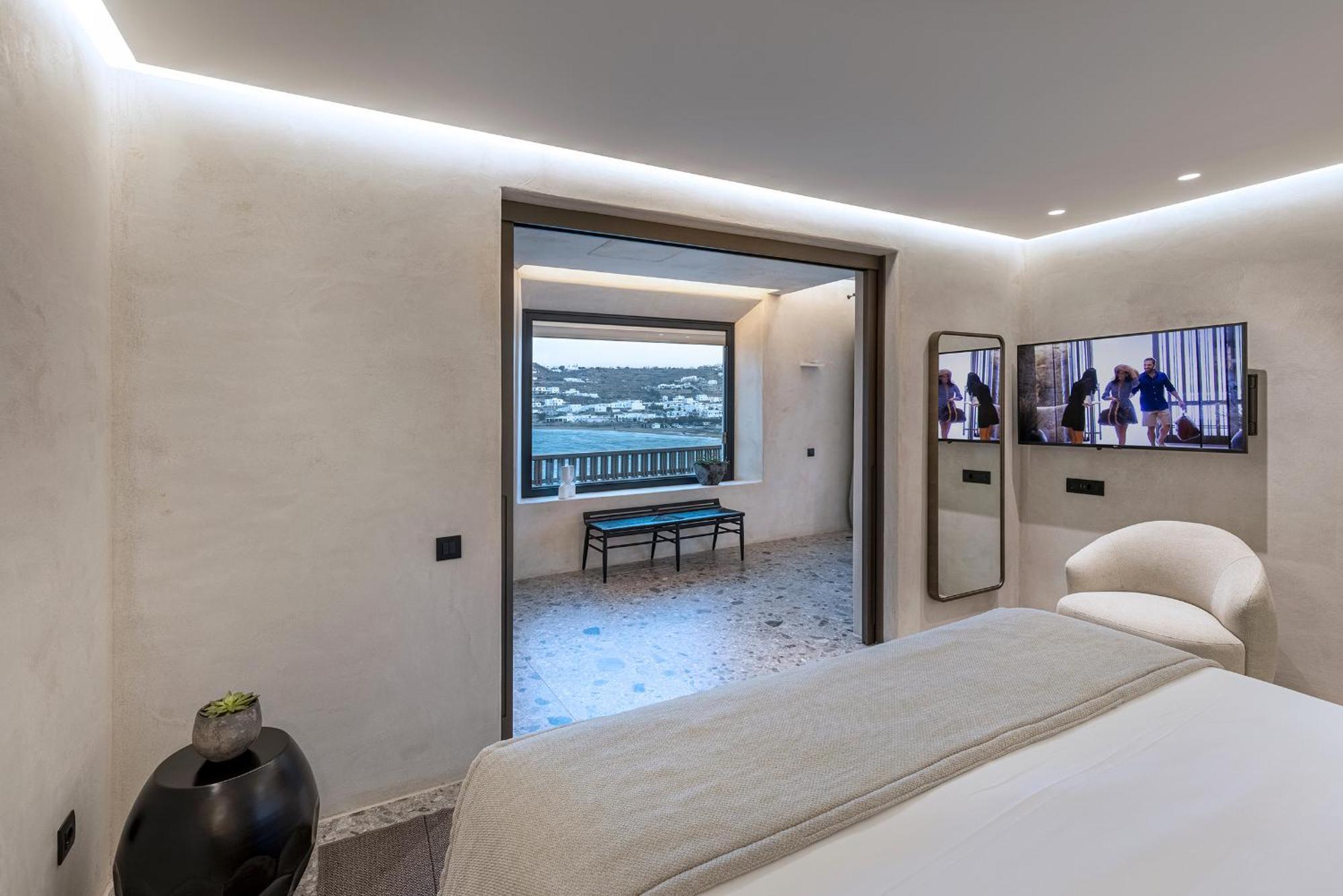 Aeonic And Hotel