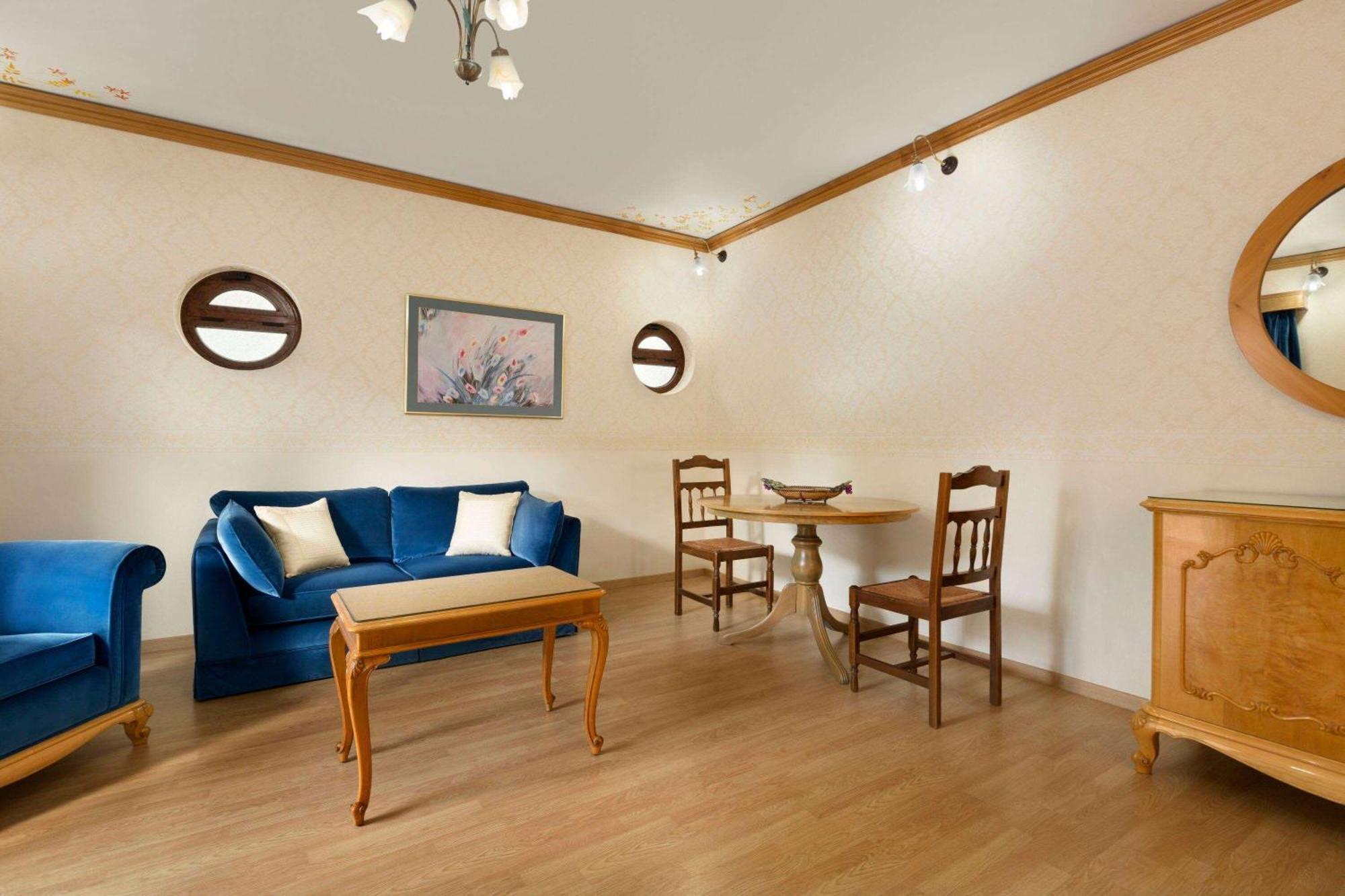 Ramada Poseidon Hotel