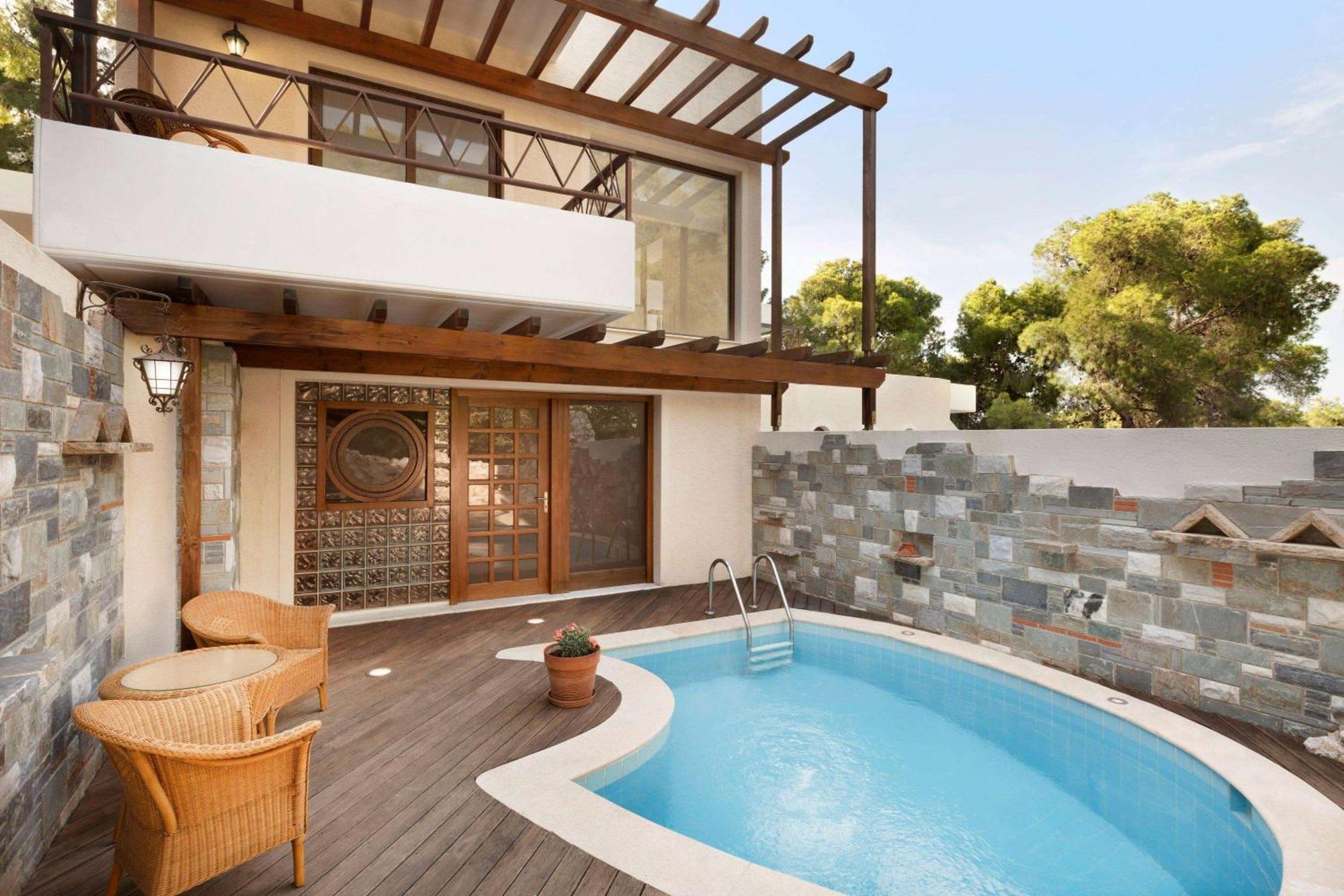 Ramada Poseidon Hotel 5*