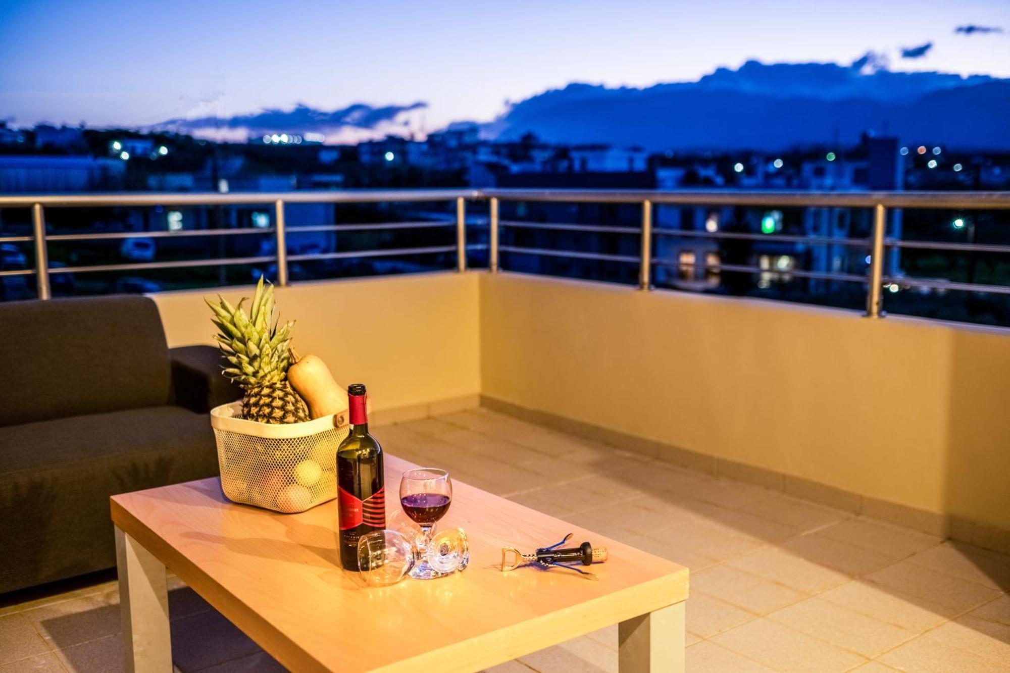 Cool With Private Pool, Mountain & Sea View *