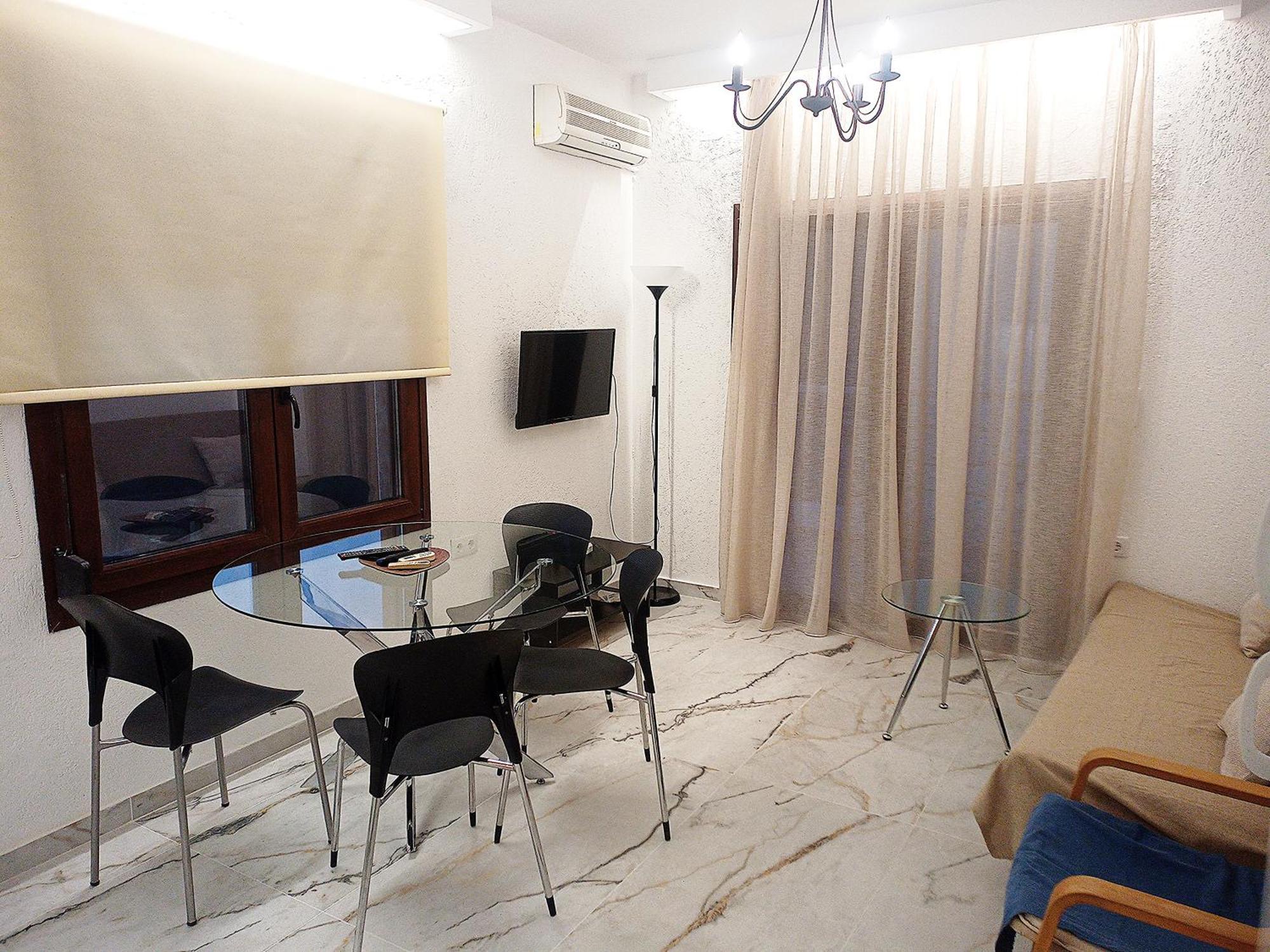 Apartment Salonikiou & *