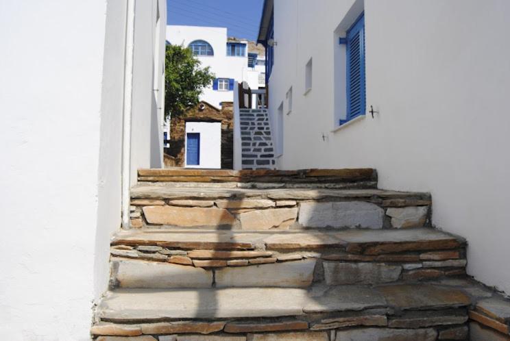 Nikos Place Apartment *