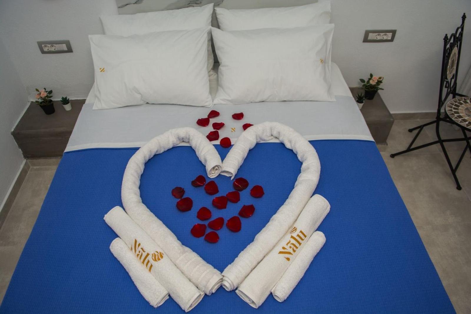Nalu * Fira (Santorini)