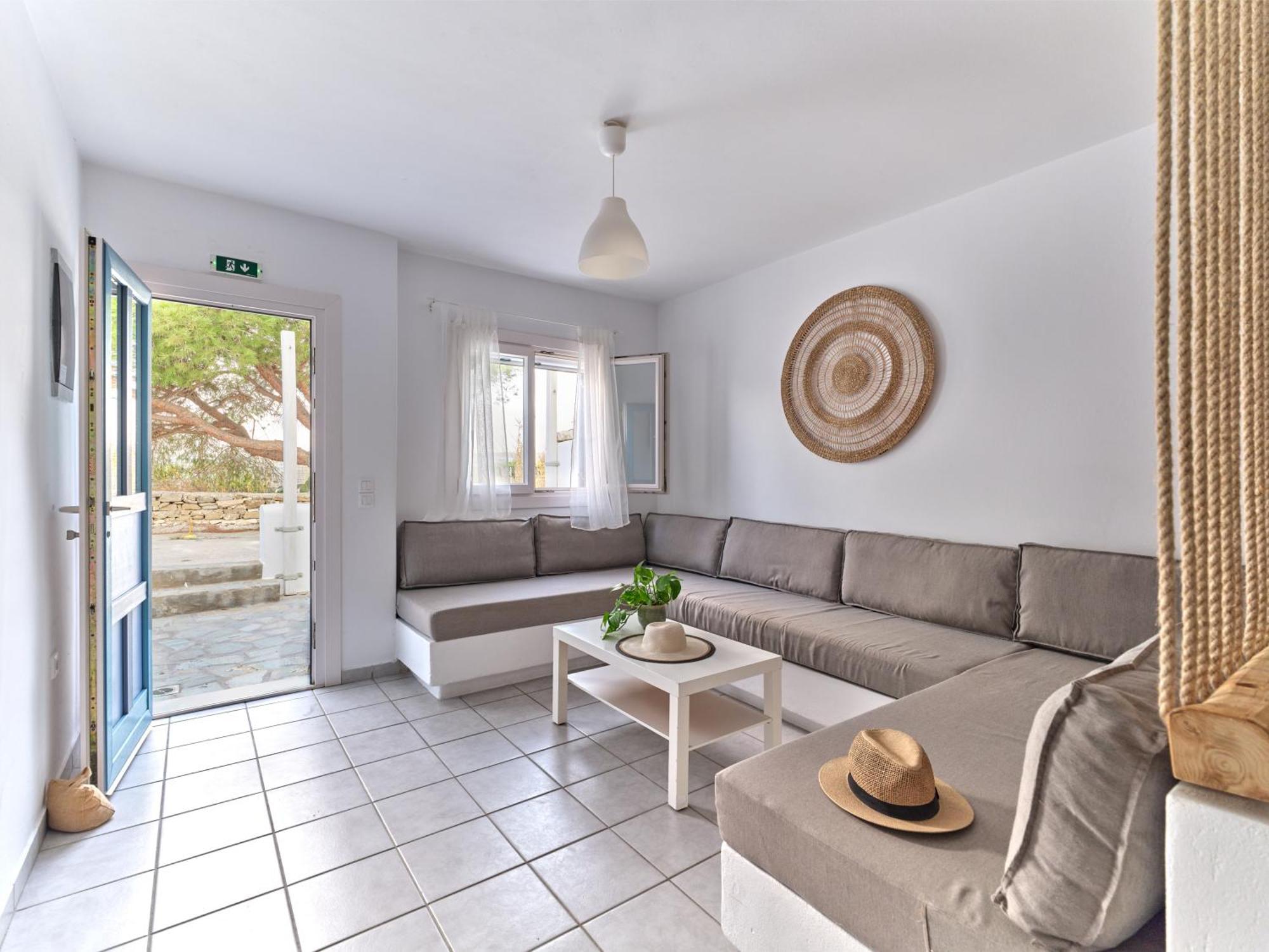 Cleopatra Seaside Homes, Logaras, Paros Apartment