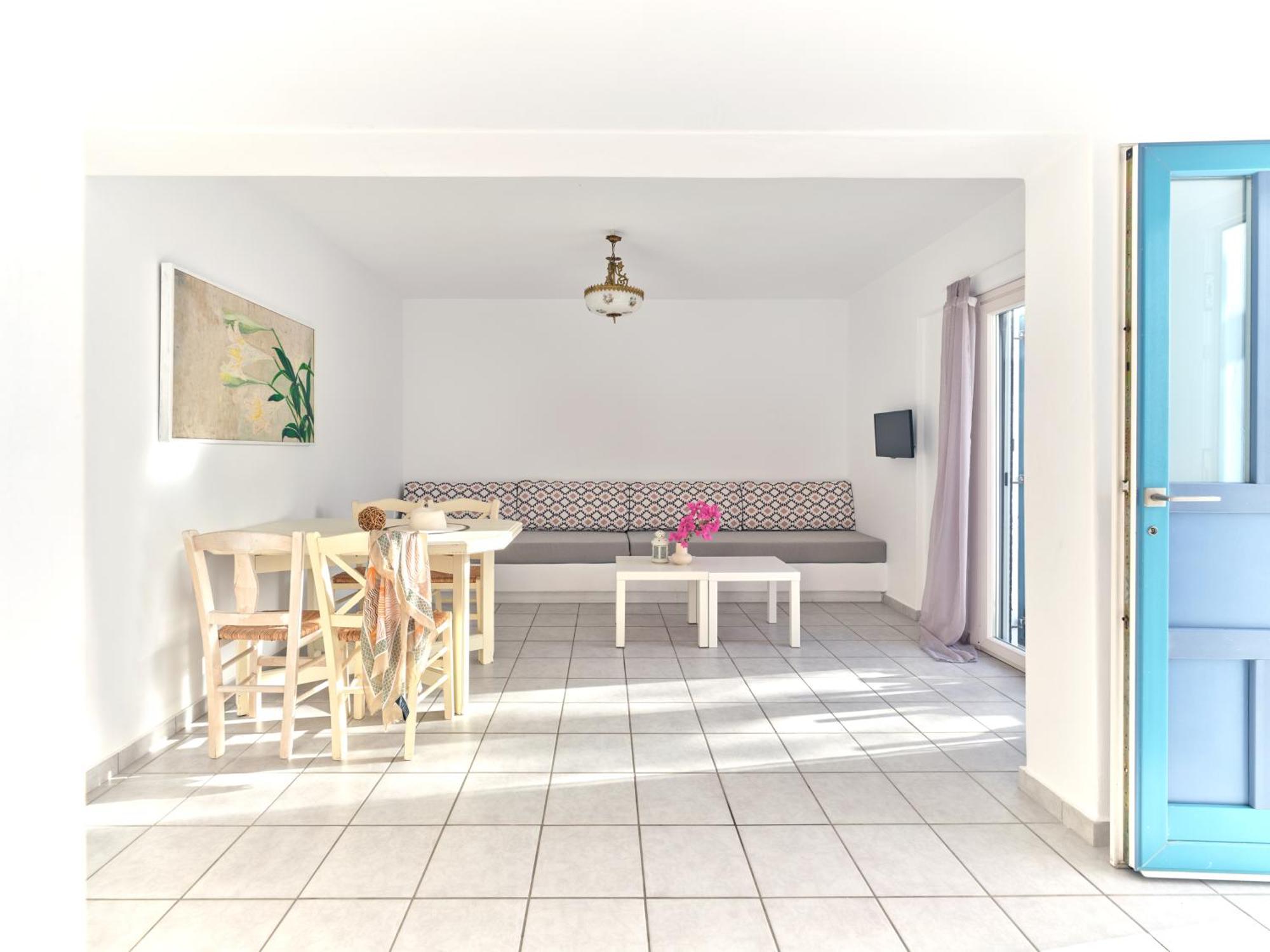 Cleopatra Seaside Homes, Logaras, Paros *