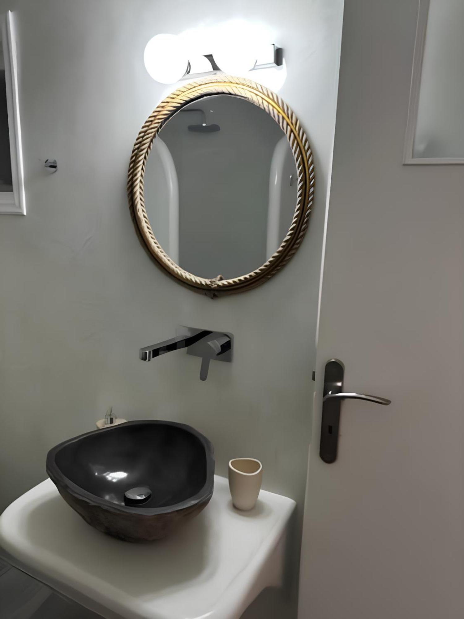 Vinas Place Center Hotel