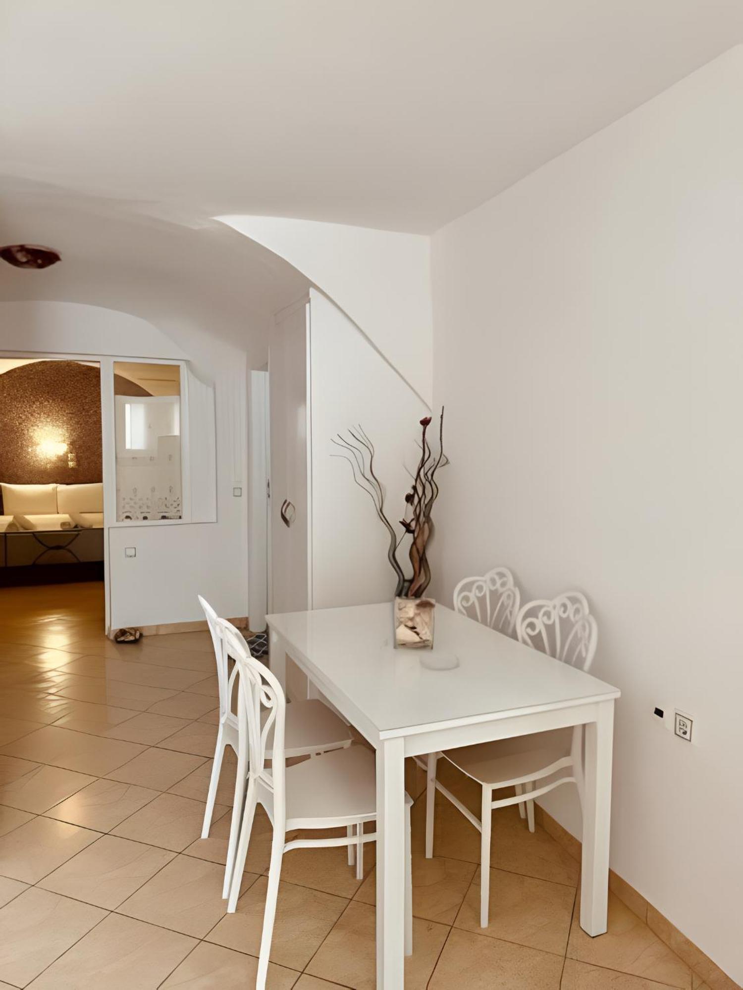 Vinas Place Center Hotel
