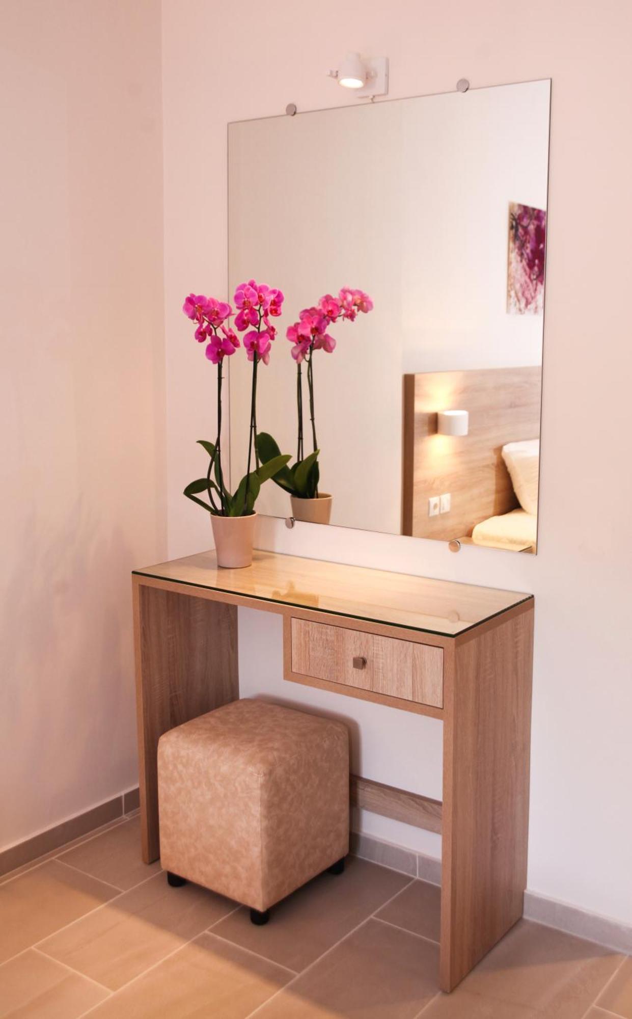 Alexander Aparthotel 3*