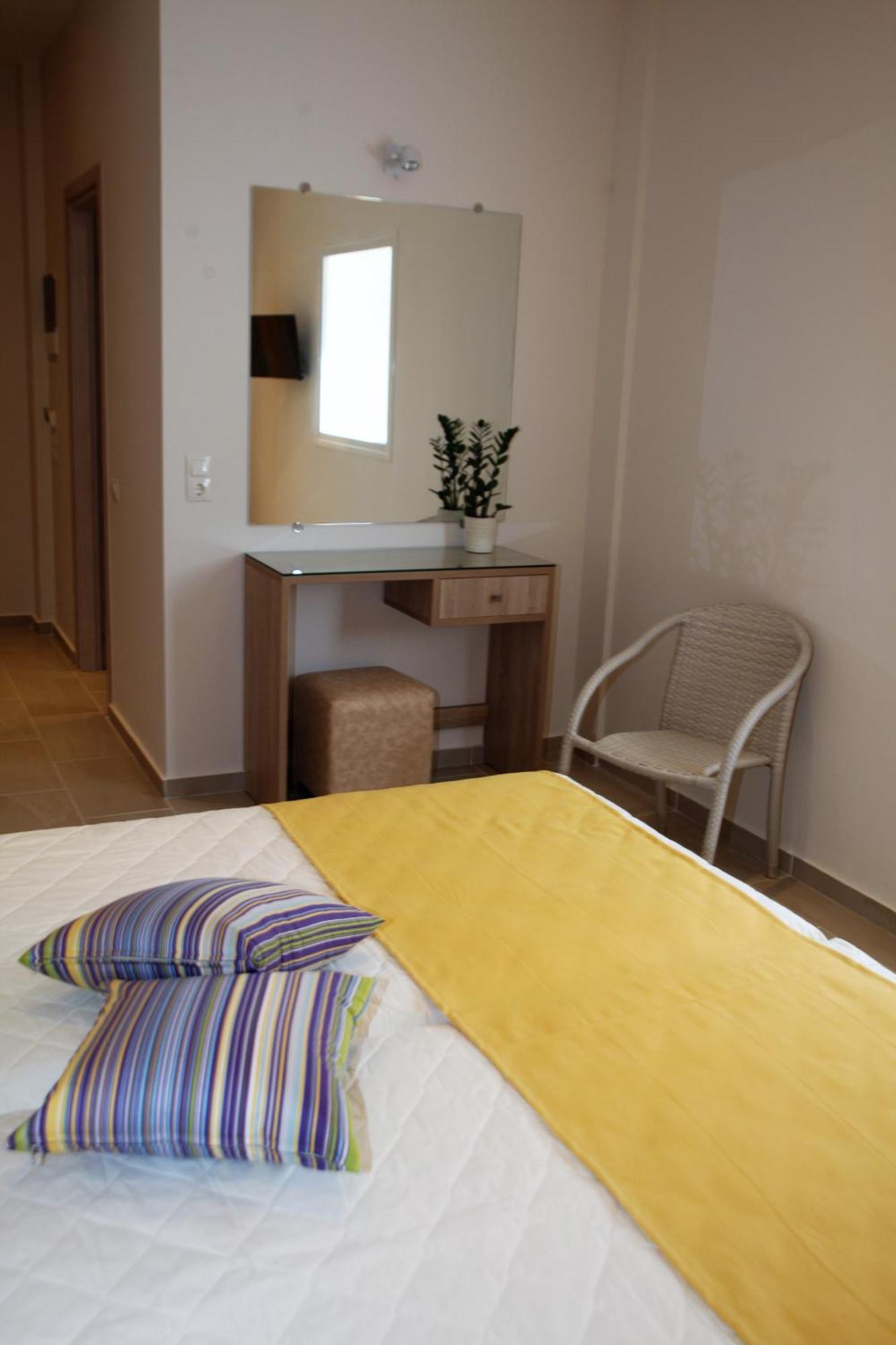 Alexander Aparthotel