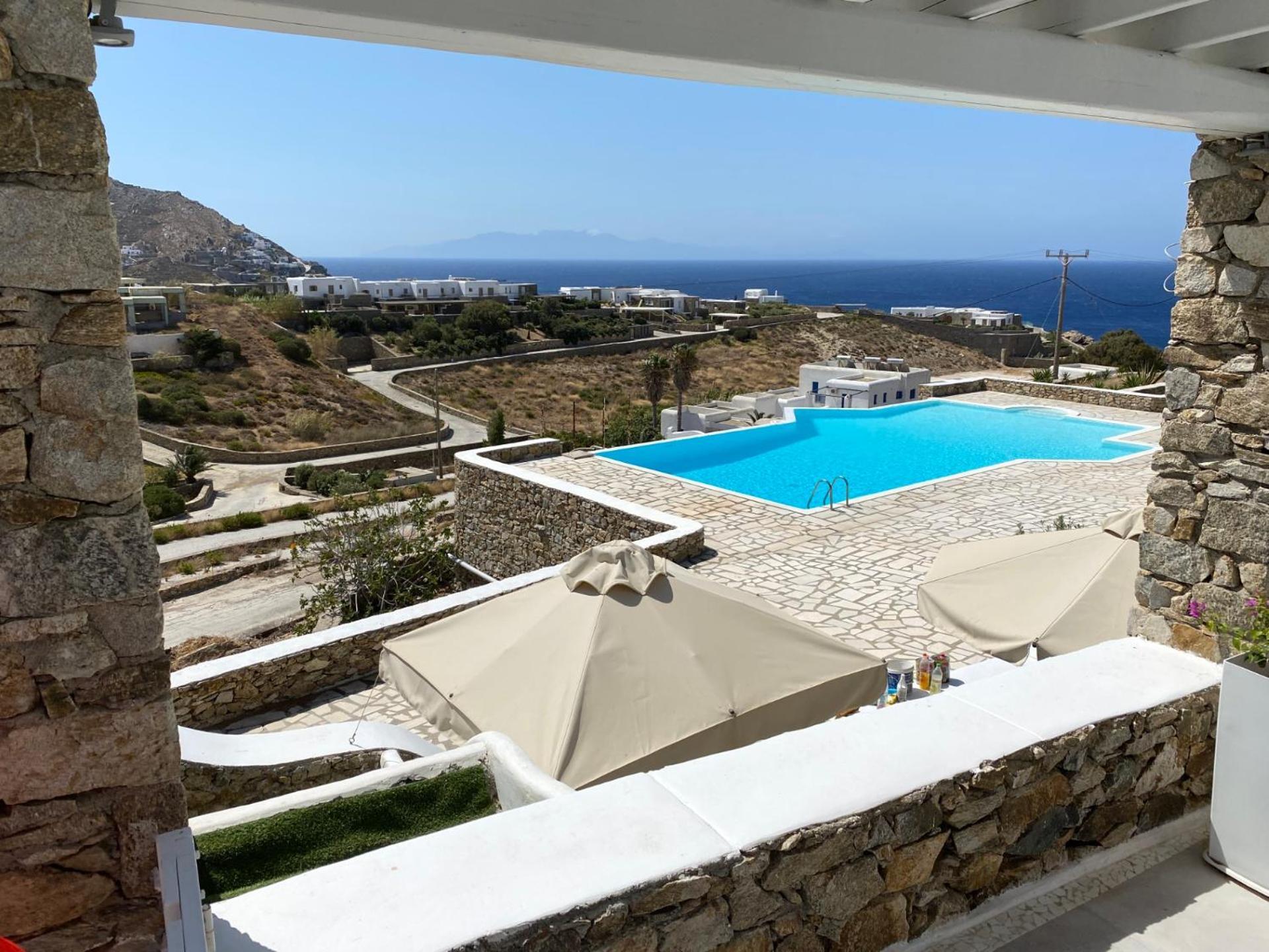 Rineia Complex By Live&travel Apartment