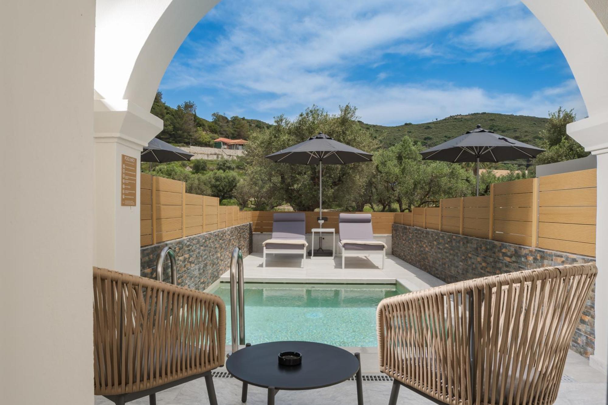 Nikon Boutique Hotel 4*