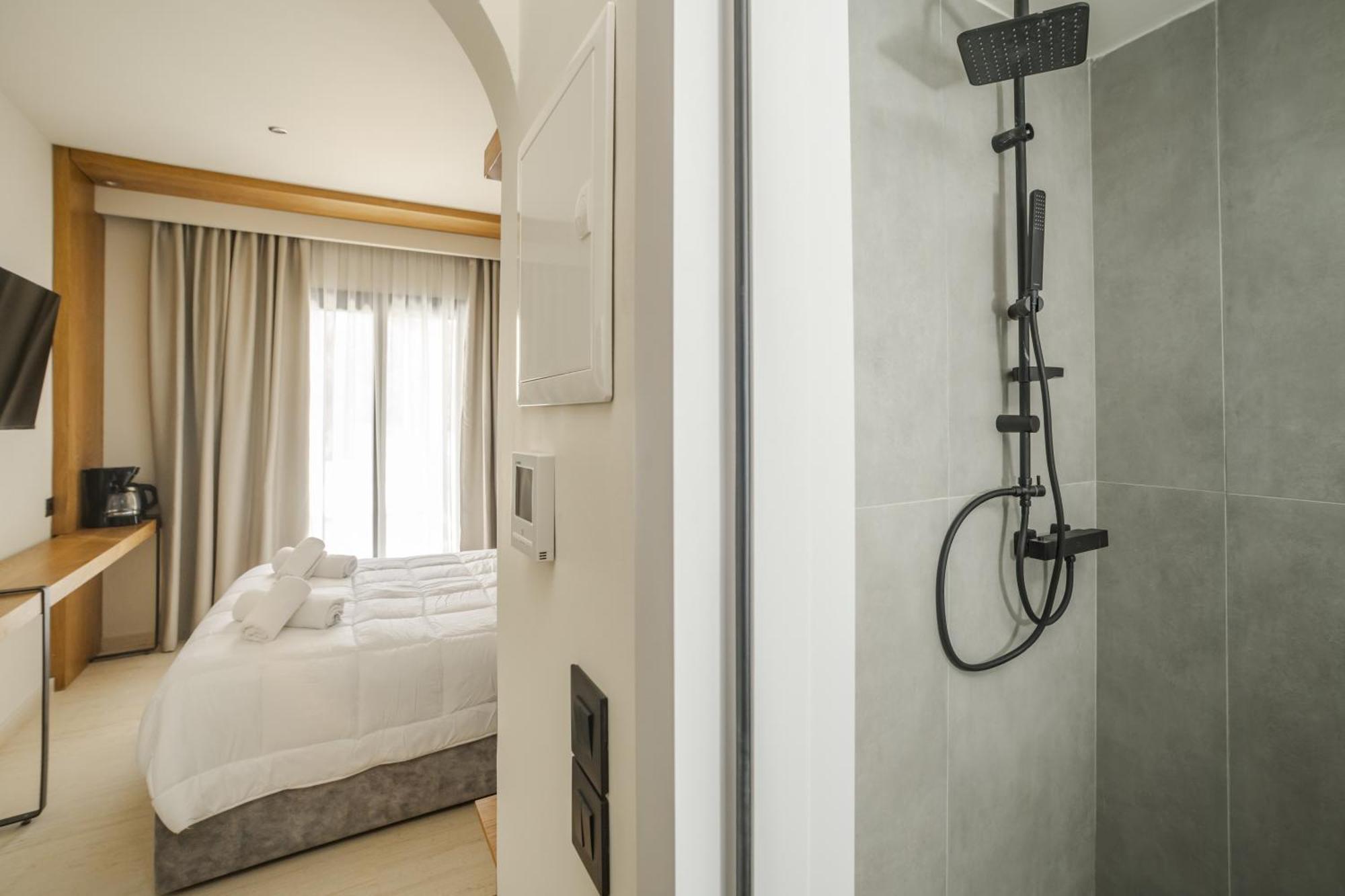 Nikon Boutique Hotel 4*