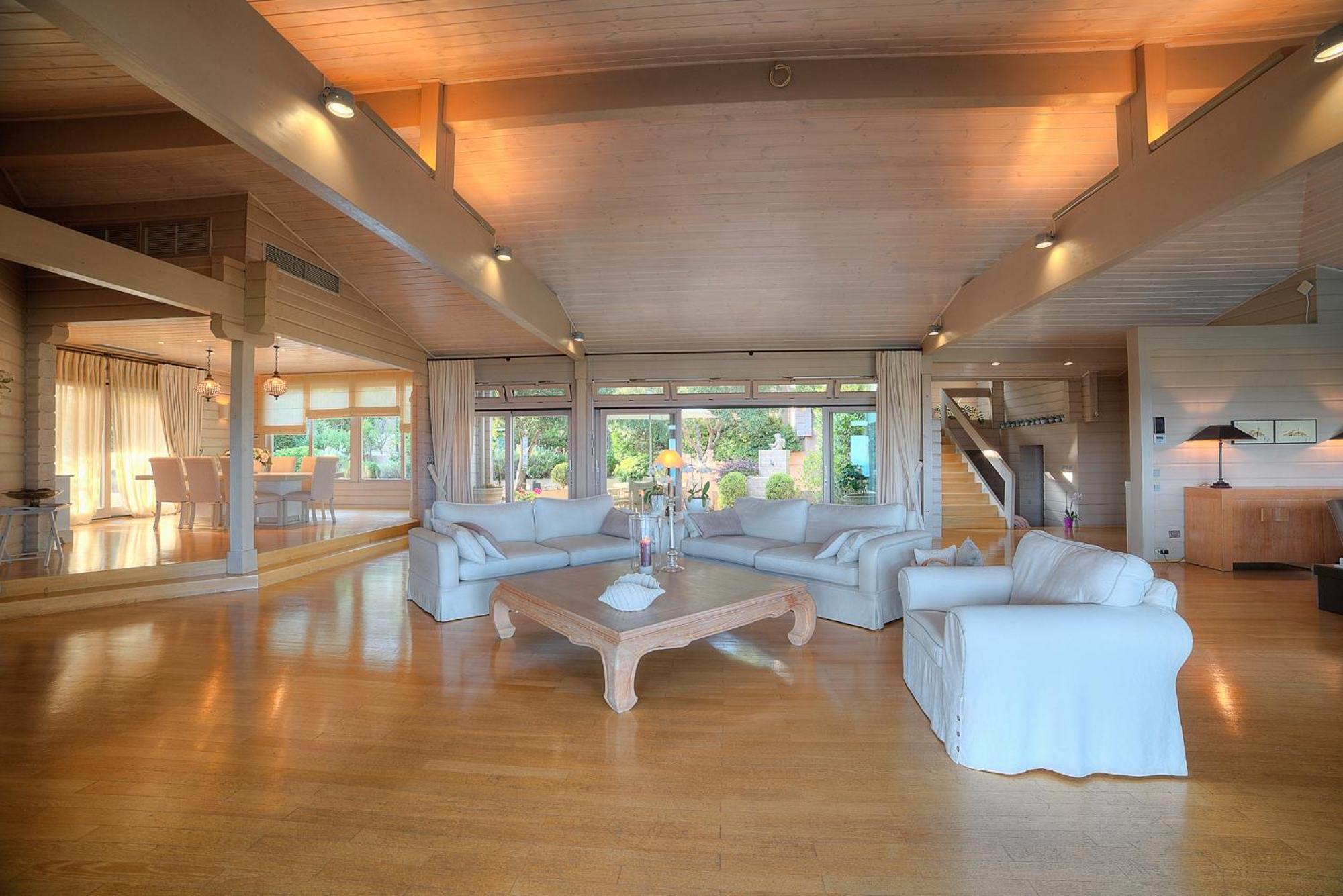 Lyciponon Villa *