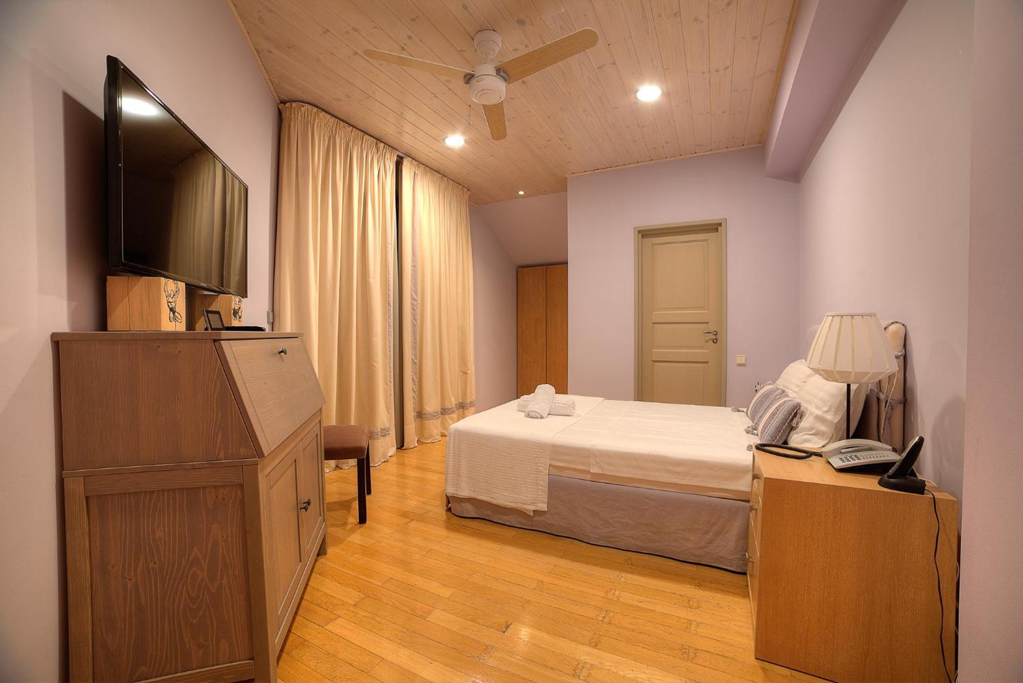 Lyciponon Villa *
