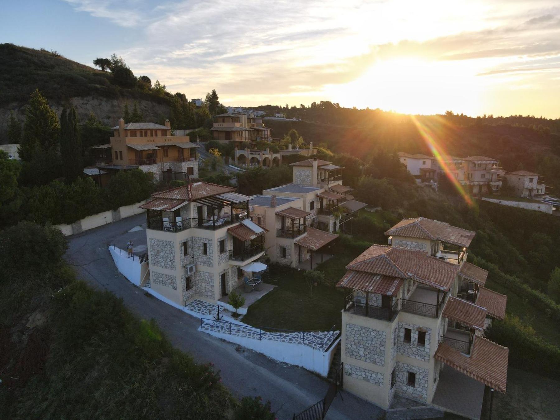 Sunrise Villa *