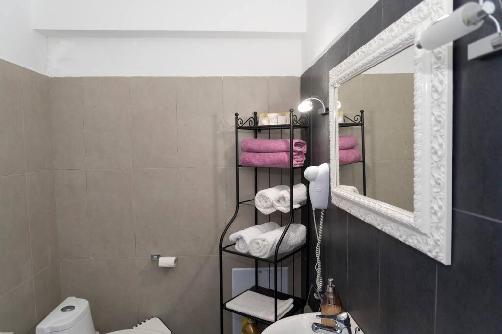 Uno Beachfront Apartment Livadia (Tilos)