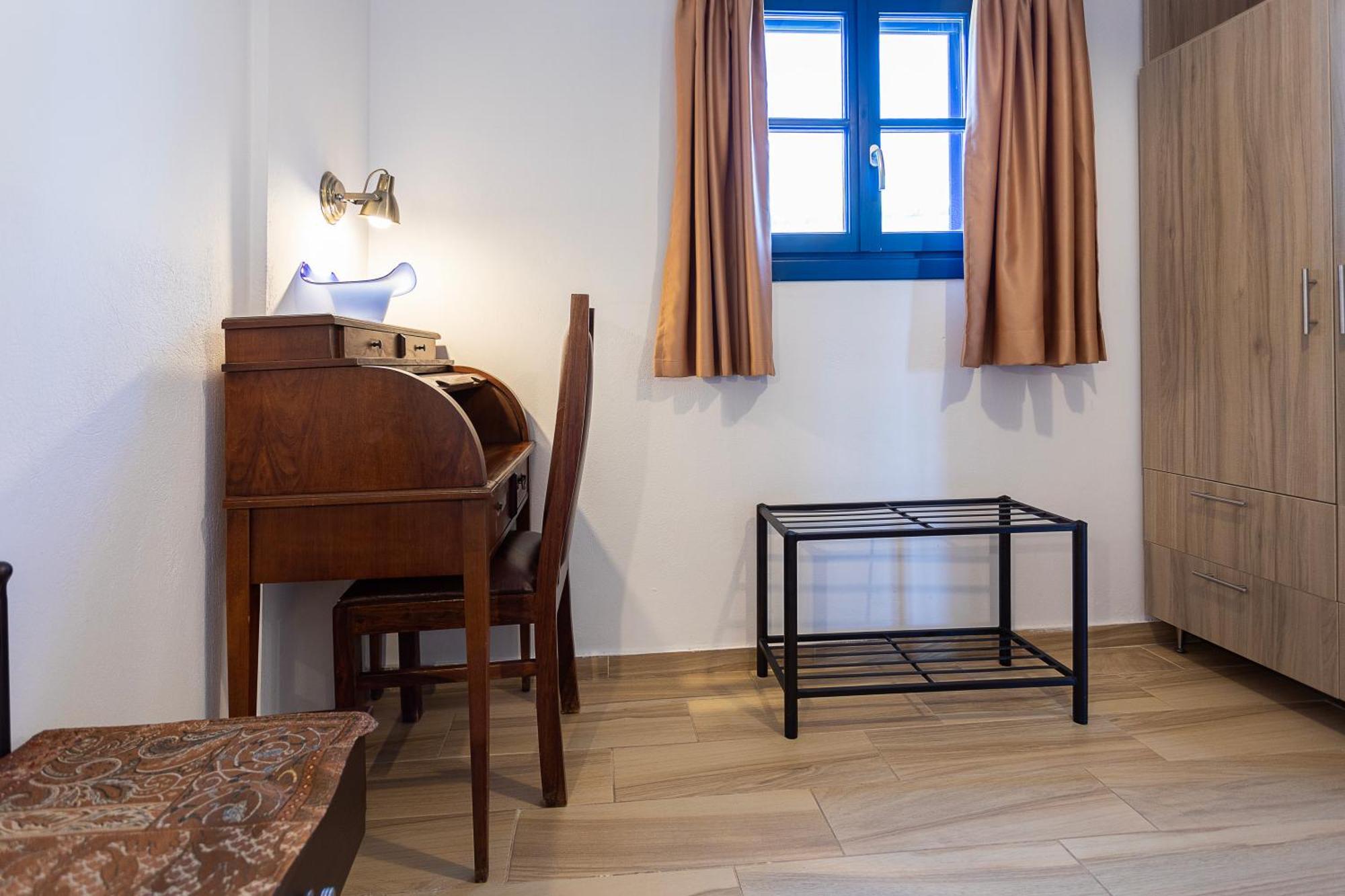 Guest house Almiriki Serifos 3*
