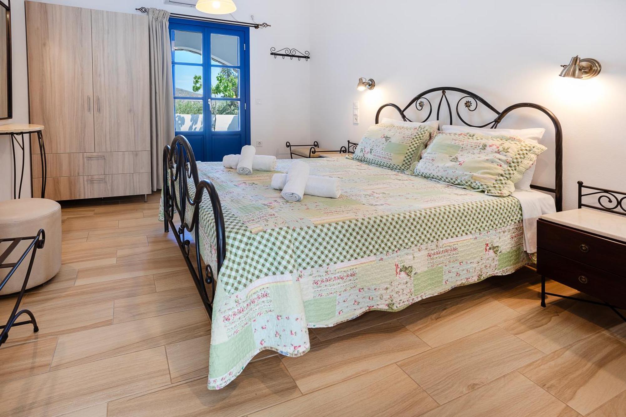 Almiriki Serifos 3* Livadakia