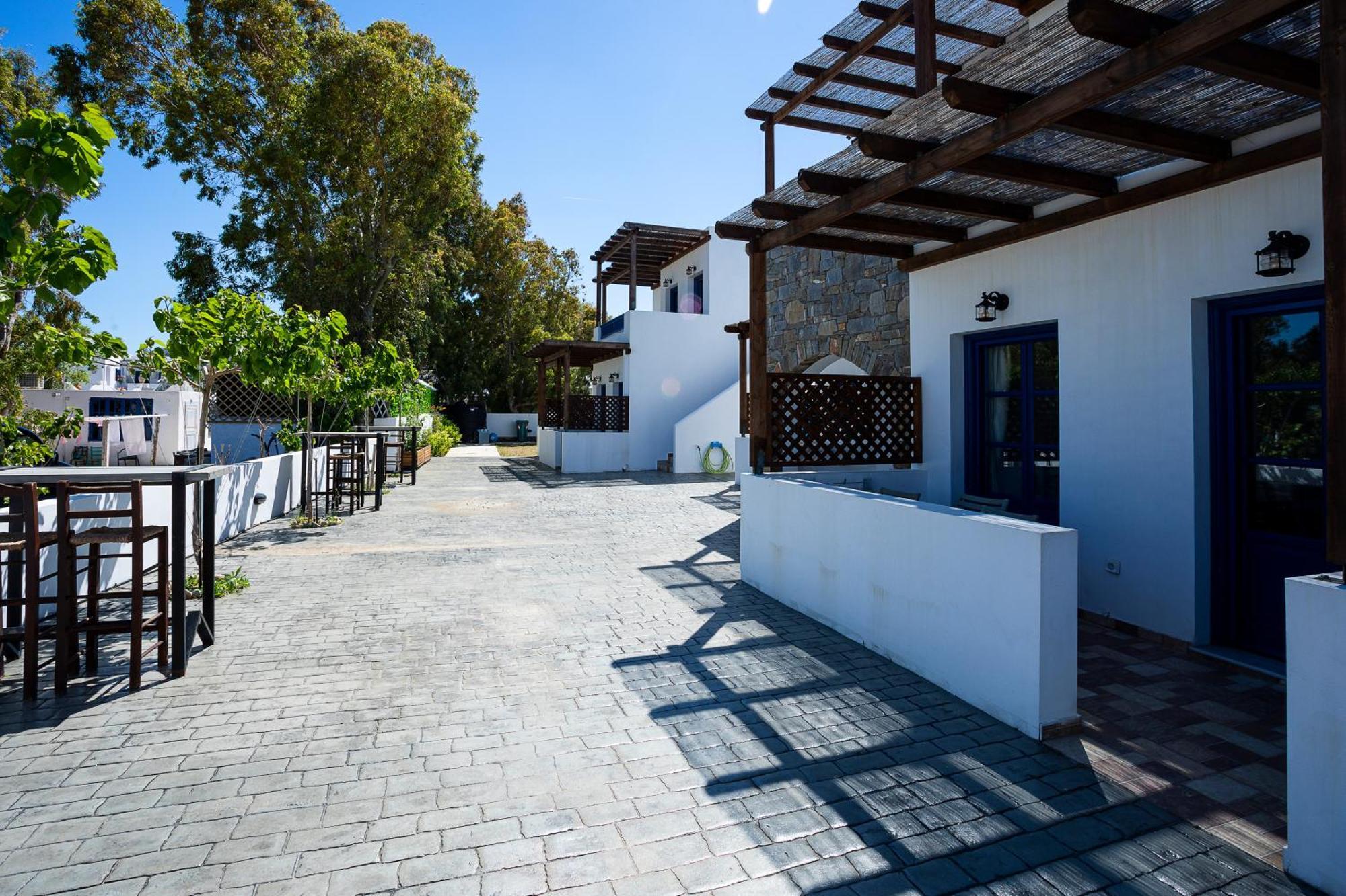Almiriki Serifos 3* Livadakia