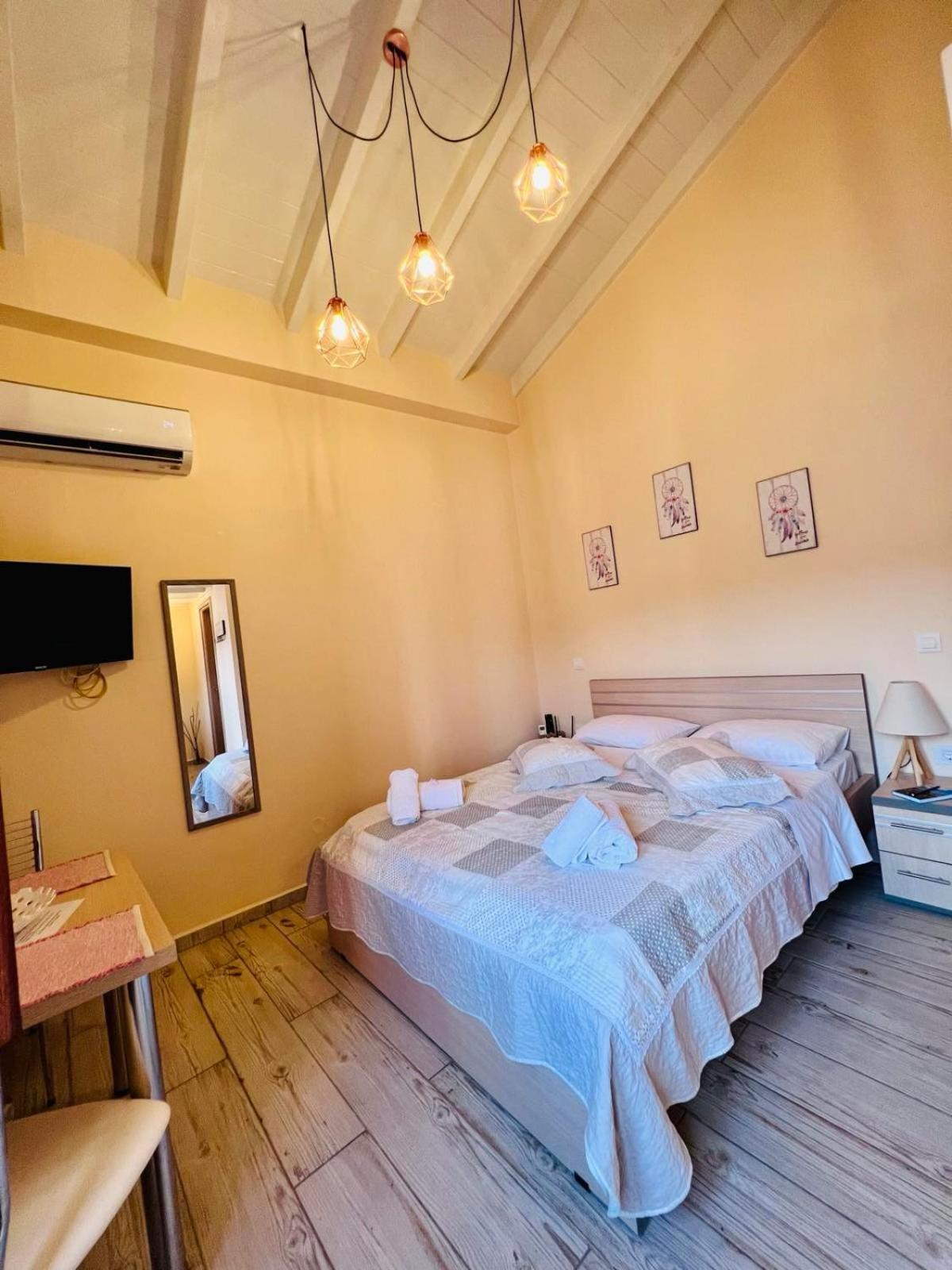 Kleanthi And Kostas Studios Apartment Symi