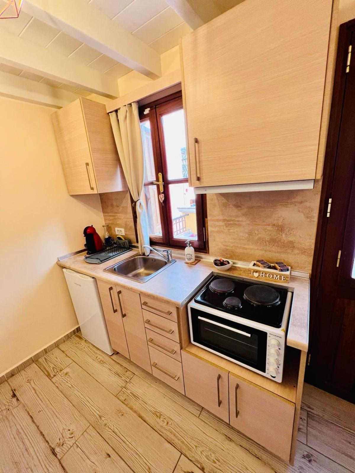 Kleanthi And Kostas Studios Apartment