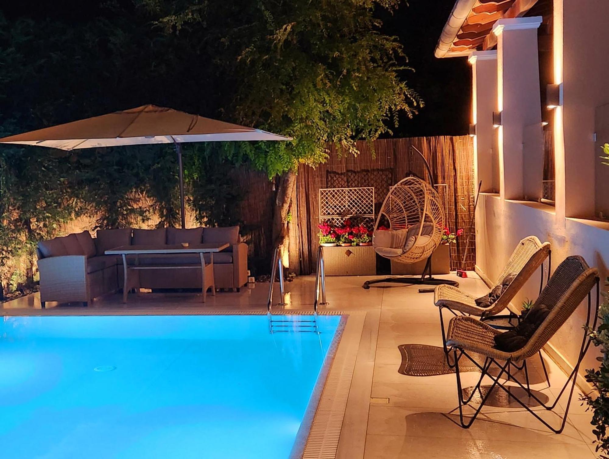 Butterfly - Heated Private Pool & Jacuzzi