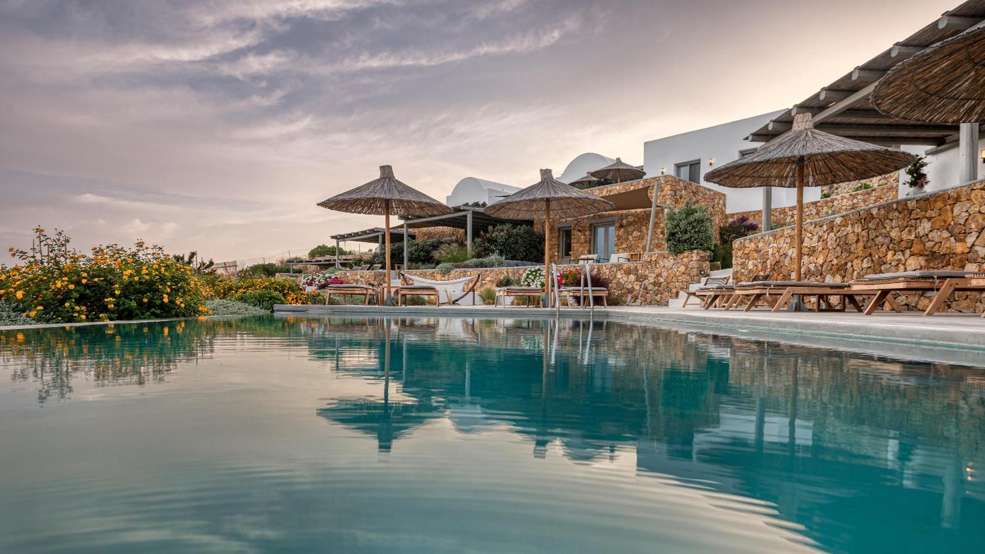 Ypseli Anafi's Hive Hotel