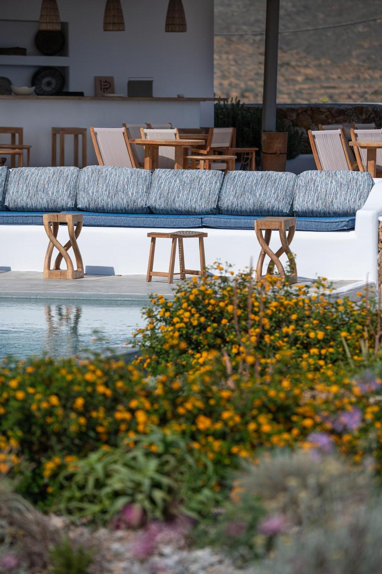 Ypseli Anafi's Hive Hotel 2*
